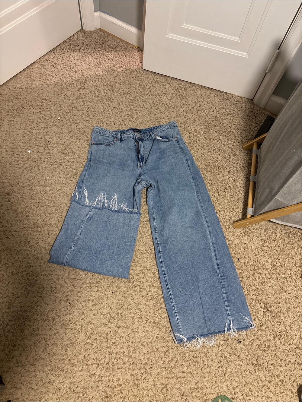 Silver Jeans Light Blue Wide-Leg Flare Jeans with Raw Hem